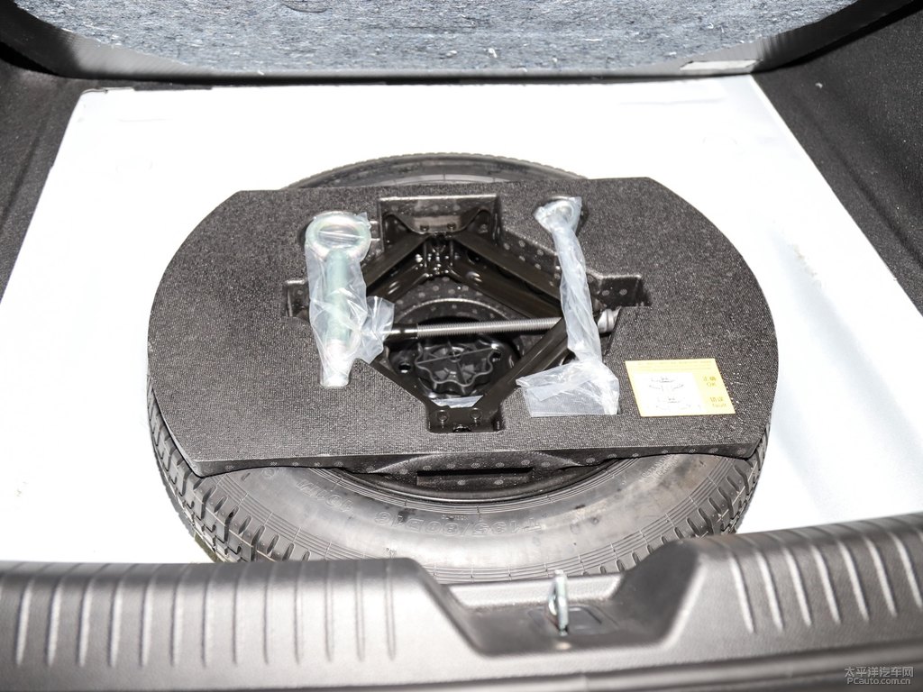 珍珠白傳祺GA6后備廂空間圖片