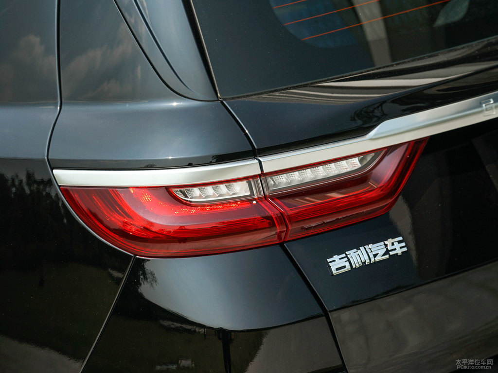 墨玉黑遠(yuǎn)景X6車尾外觀圖片
