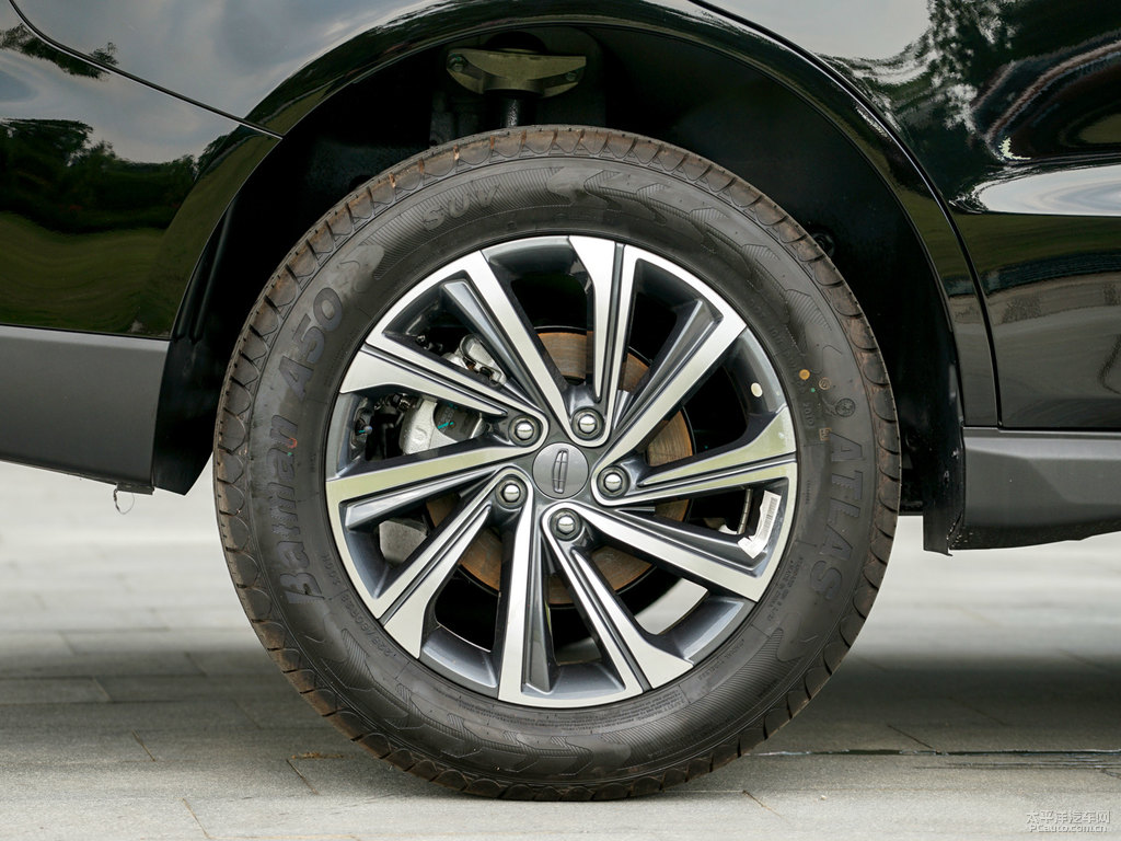 墨玉黑遠(yuǎn)景X6車身外觀圖片