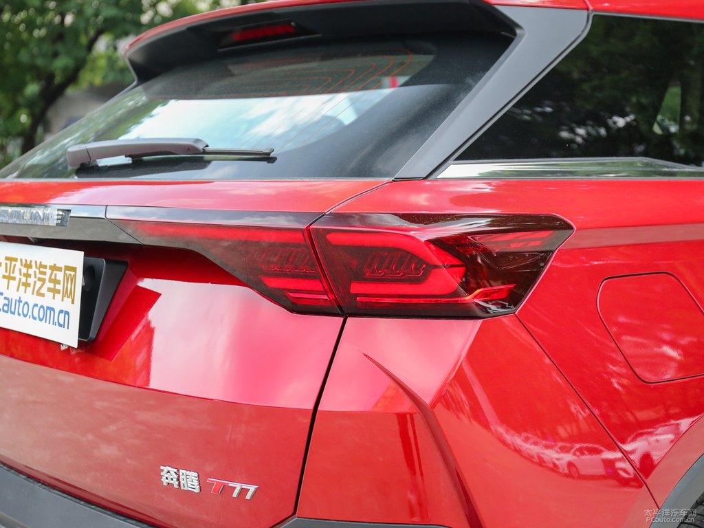 烈焰紅奔騰T77車尾外觀圖片