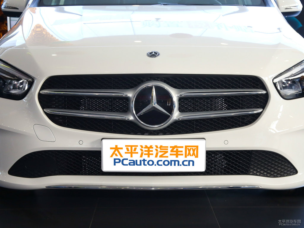 北極白奔馳B級車頭外觀圖片