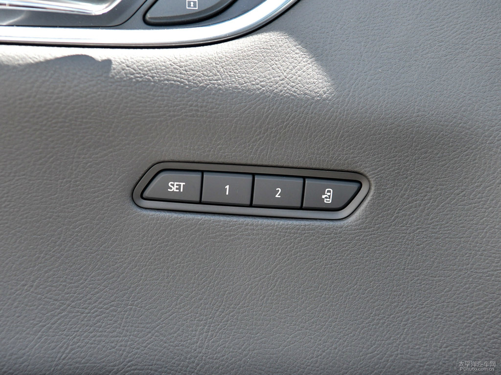 晶灰凱迪拉克XT6車廂內(nèi)飾圖片