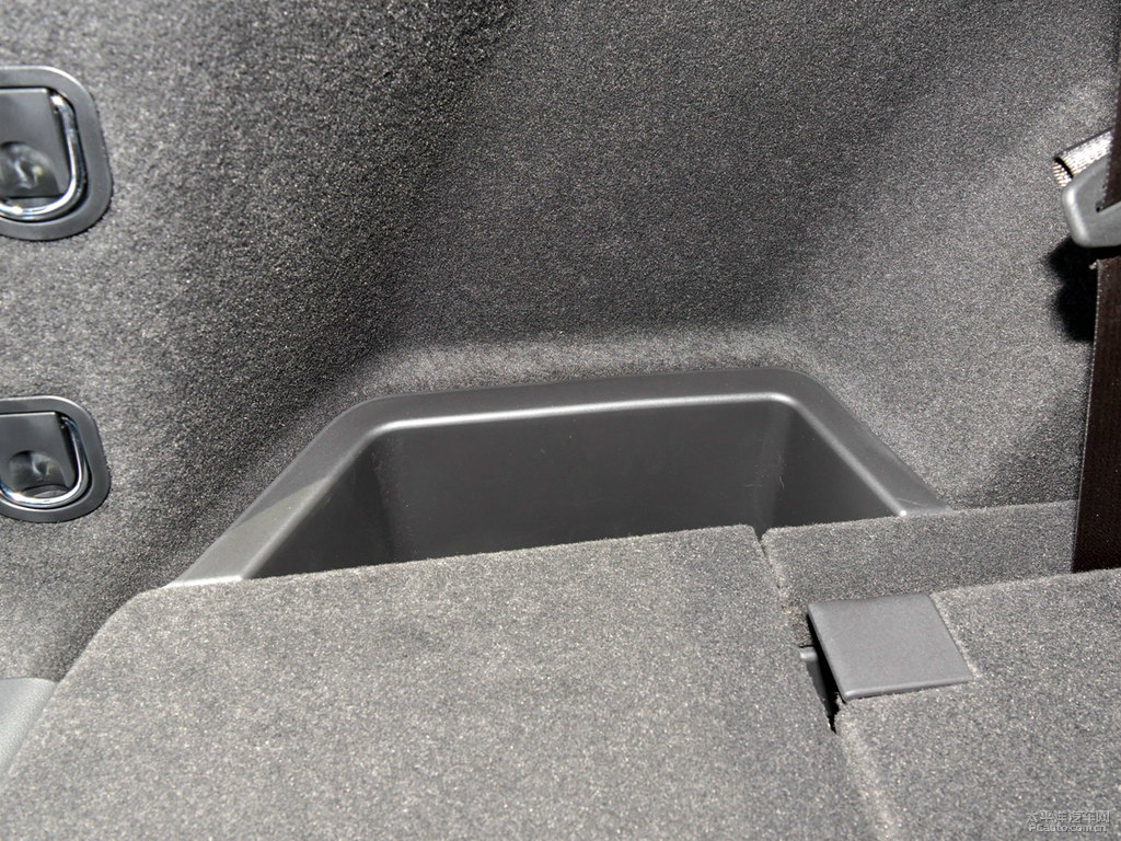 晶灰凱迪拉克XT6后備廂空間圖片