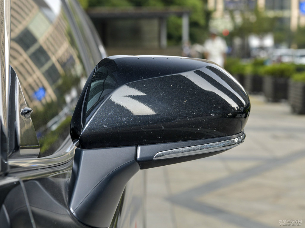 墨晶黑凱美瑞車(chē)身外觀圖片