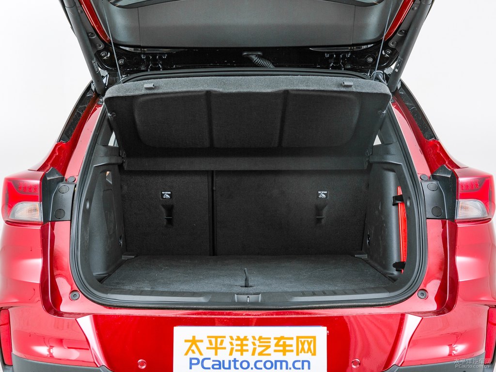 火山紅+黑頂創(chuàng)界后備廂空間圖片
