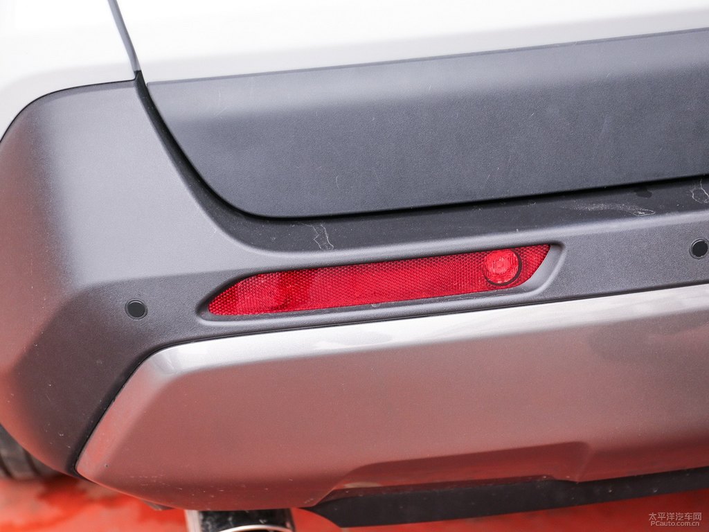 鈦晶灰RAV4榮放車尾外觀圖片