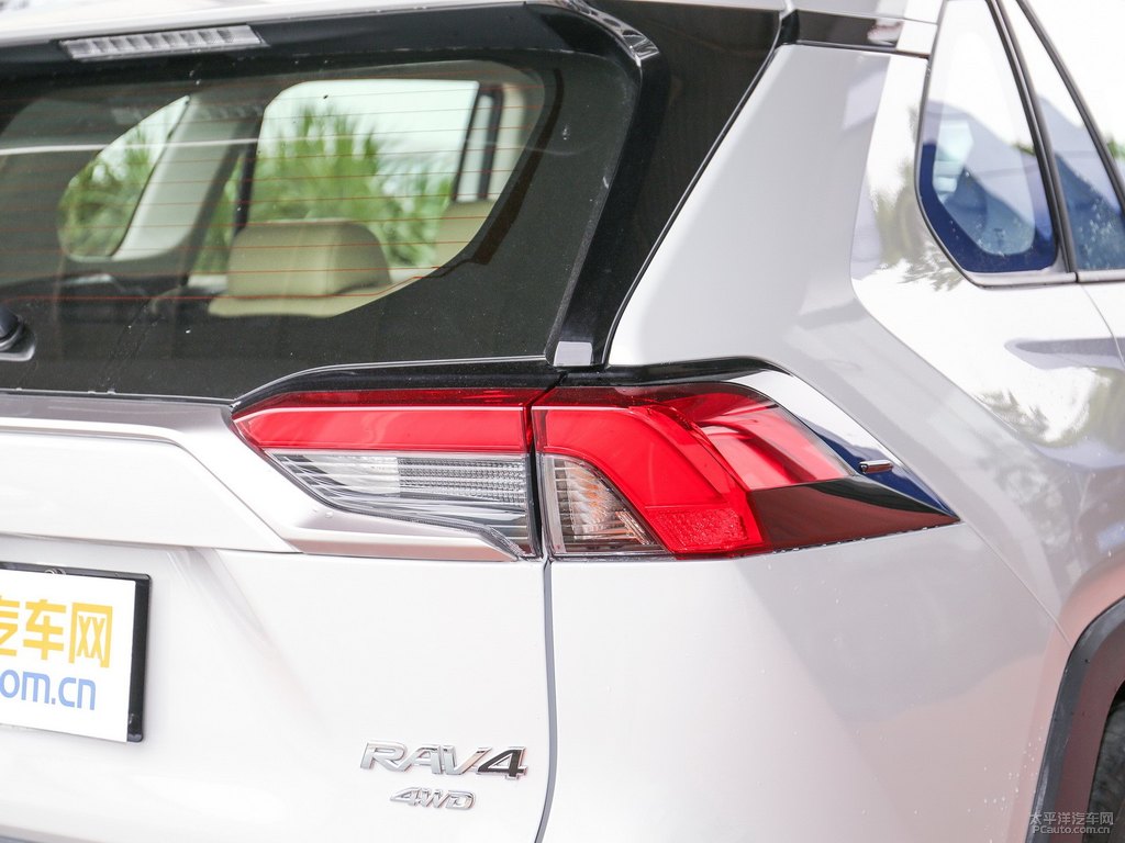 鈦晶灰RAV4榮放車尾外觀圖片