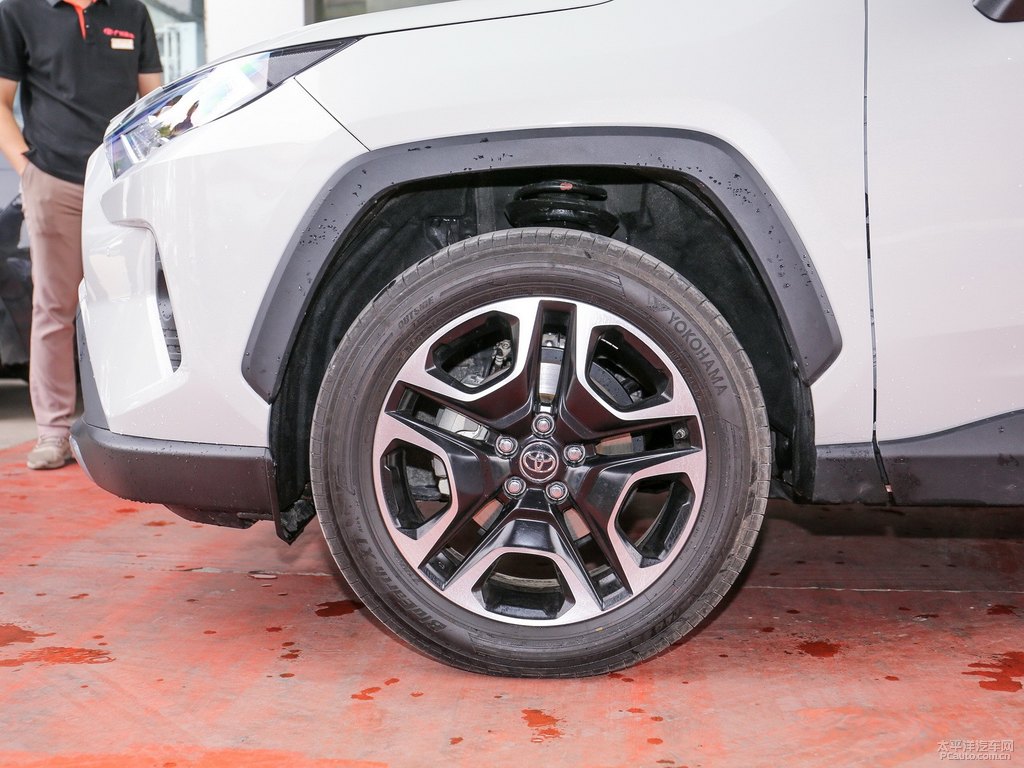 鈦晶灰RAV4榮放車身外觀圖片