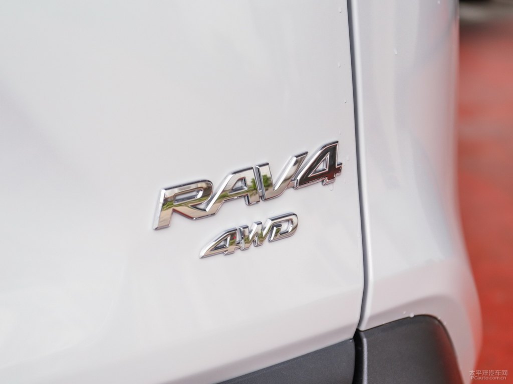 鈦晶灰RAV4榮放車尾外觀圖片
