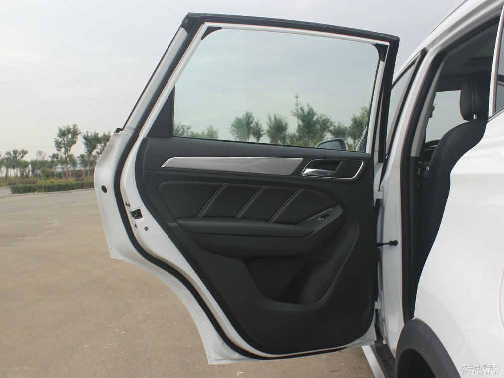 典雅白榮威RX5車廂內(nèi)飾圖片
