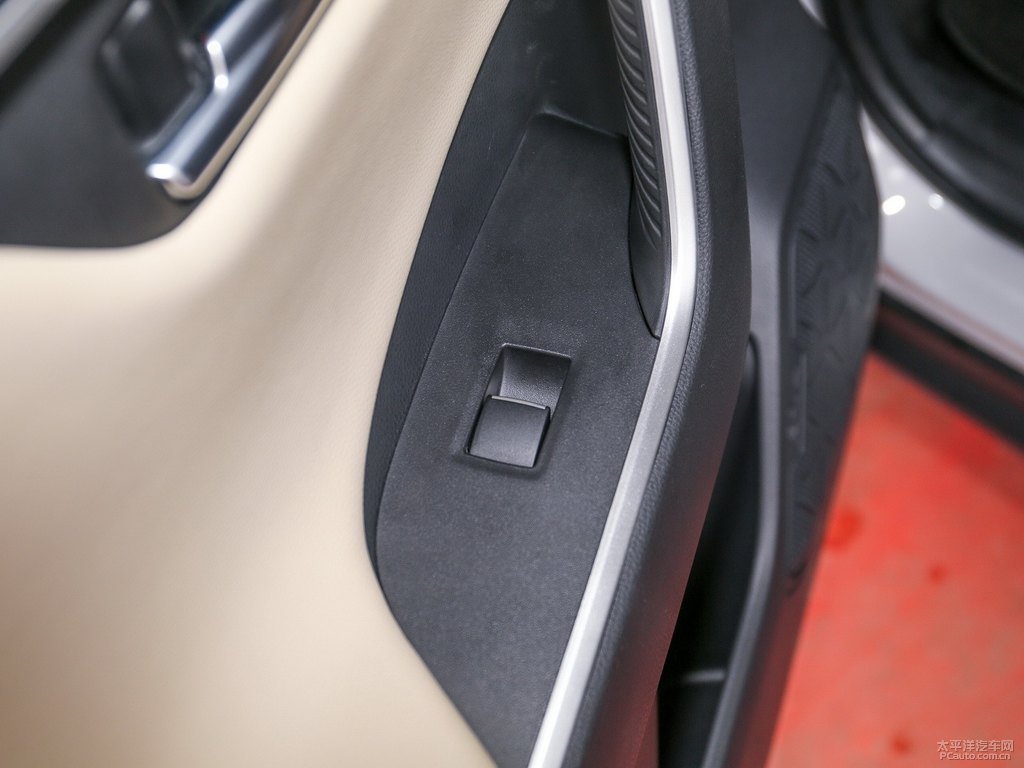 鈦晶灰RAV4榮放車廂內(nèi)飾圖片