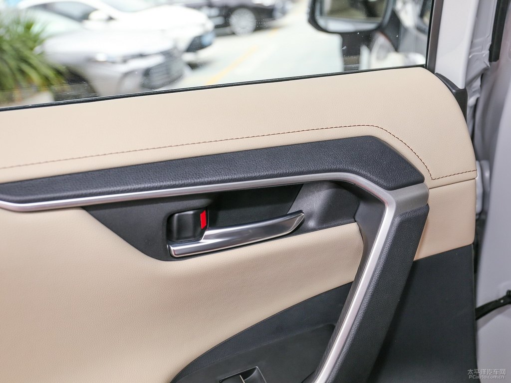 鈦晶灰RAV4榮放車廂內(nèi)飾圖片