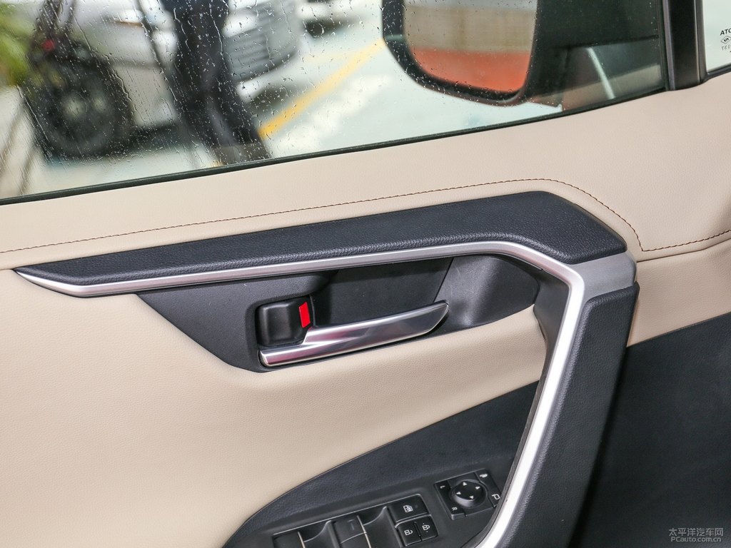 鈦晶灰RAV4榮放車廂內(nèi)飾圖片