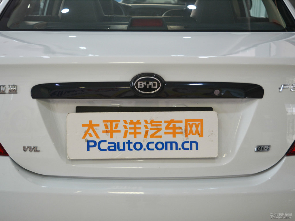 天山白比亞迪F3車尾外觀圖片