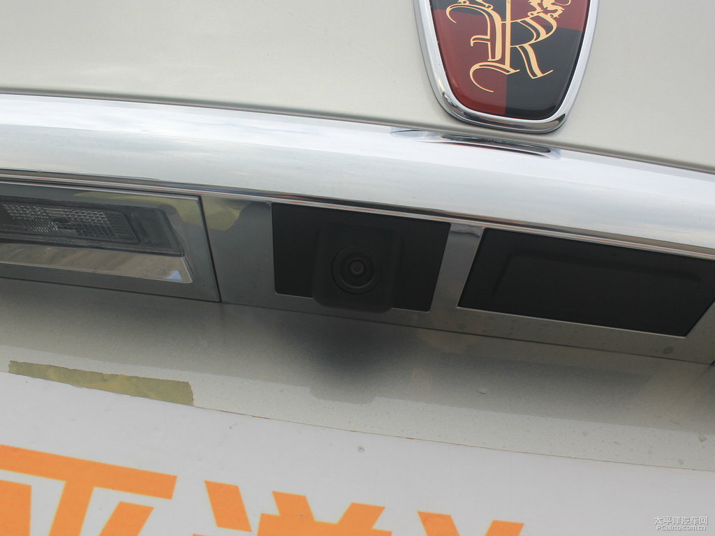 銀葉金榮威RX5車尾外觀圖片