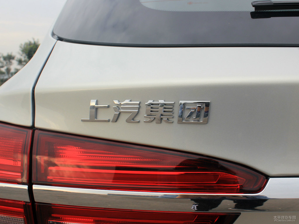 銀葉金榮威RX5車尾外觀圖片