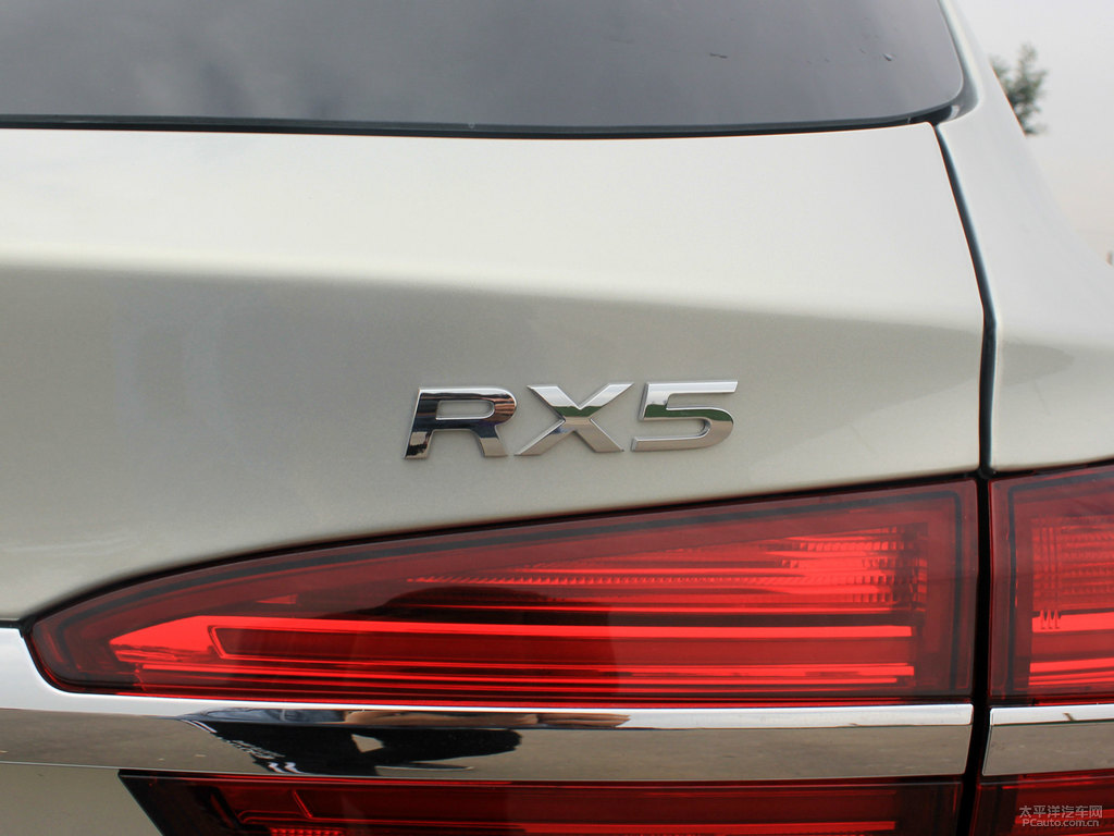 銀葉金榮威RX5車尾外觀圖片