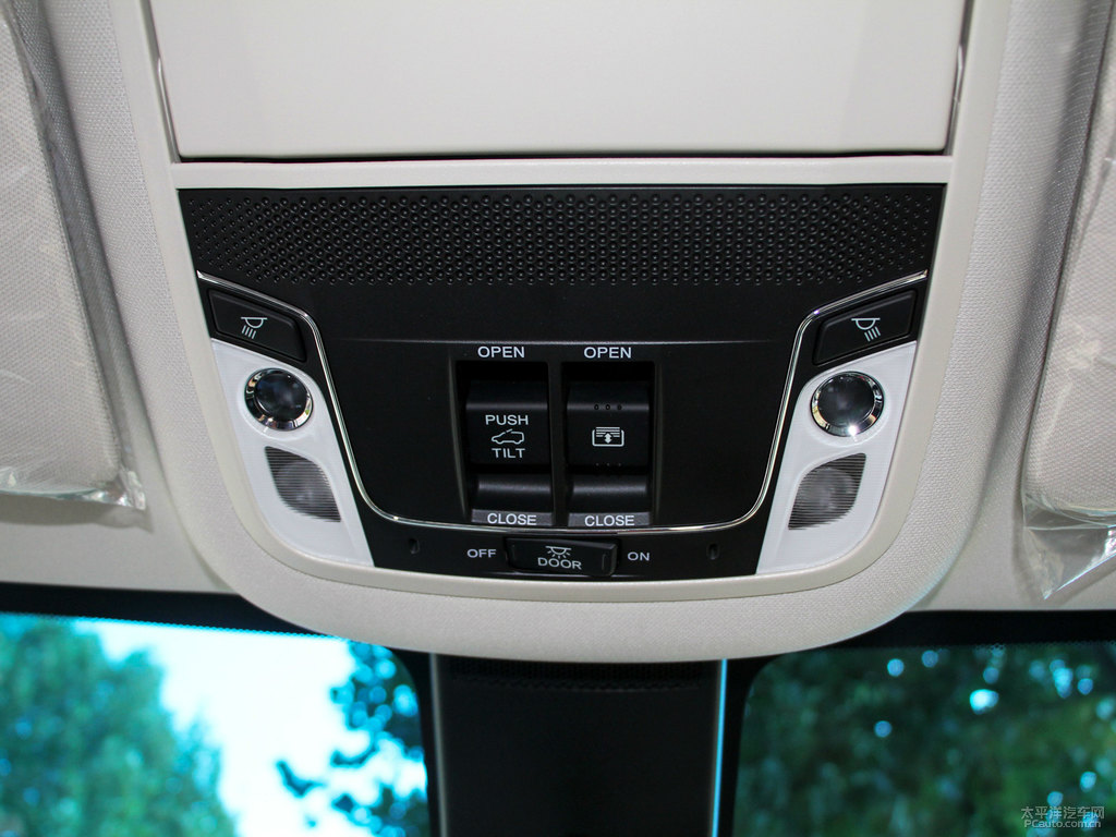 星月白奧德賽車廂內(nèi)飾圖片