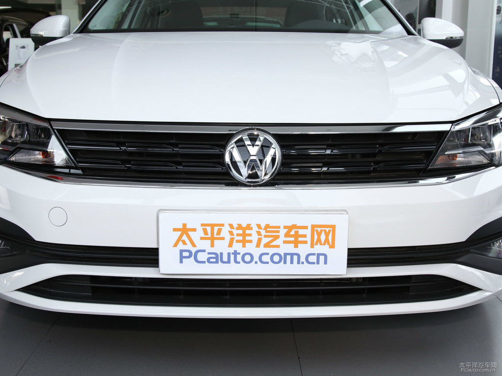凜冽白凌渡車頭外觀圖片