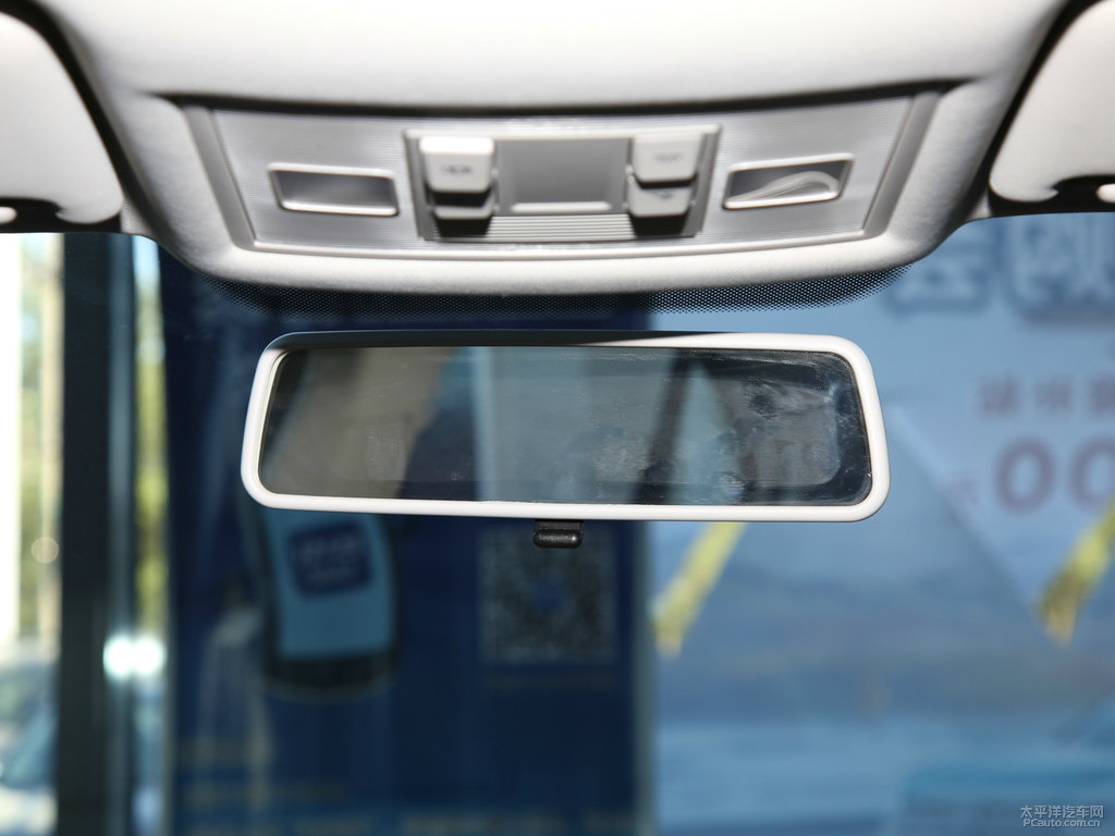 凜冽白凌渡車廂內(nèi)飾圖片