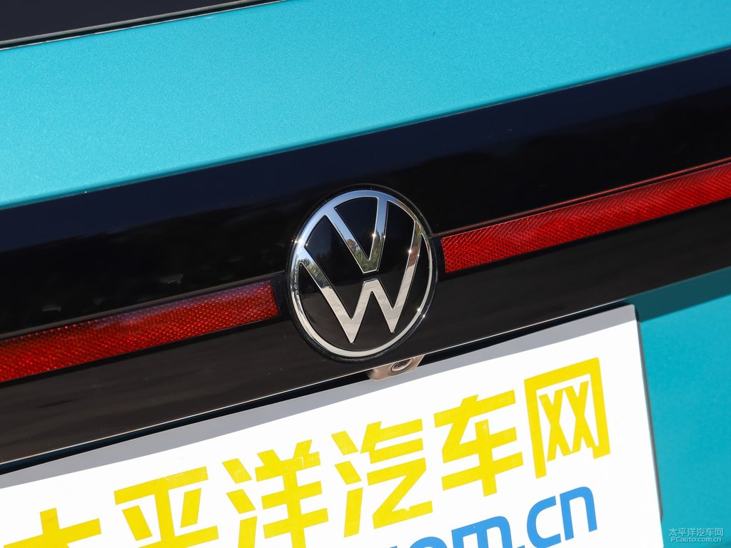 松石綠探影車尾外觀圖片