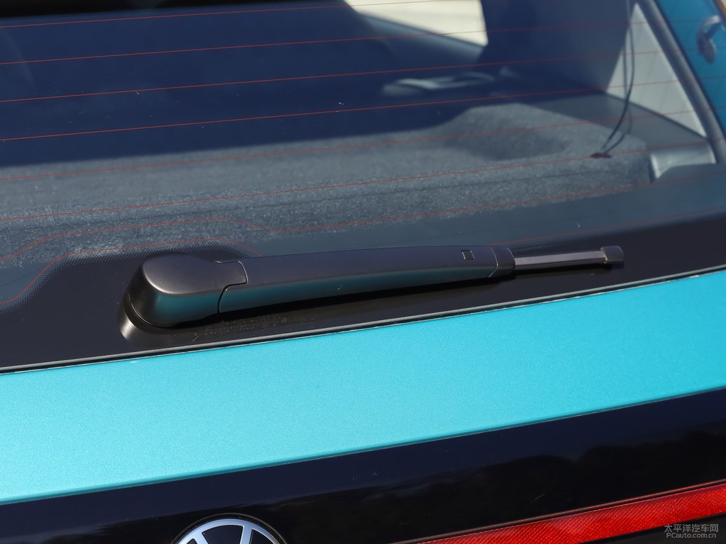 松石綠探影車尾外觀圖片