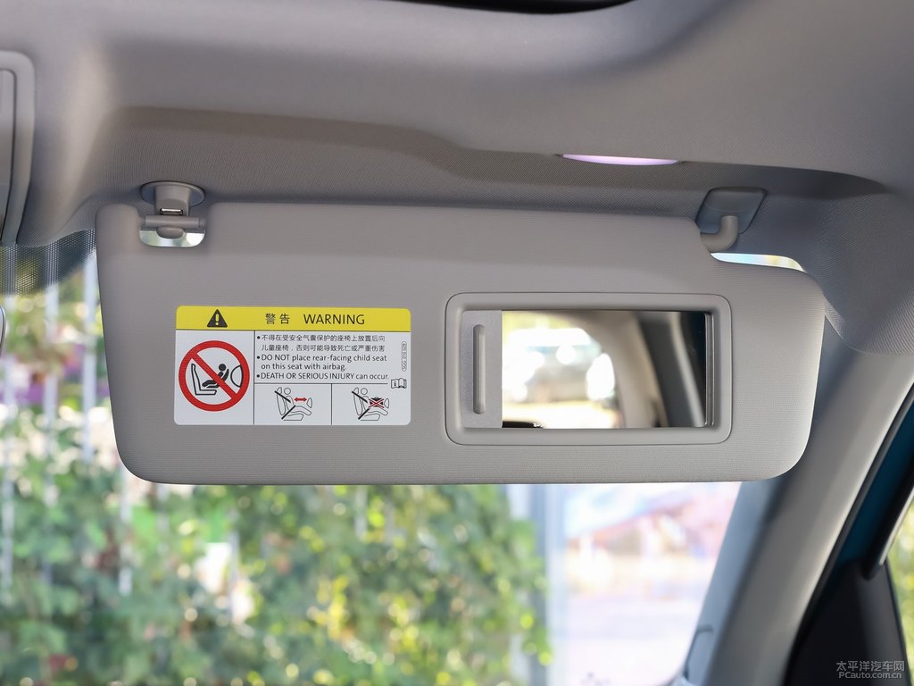 松石綠探影車廂內(nèi)飾圖片