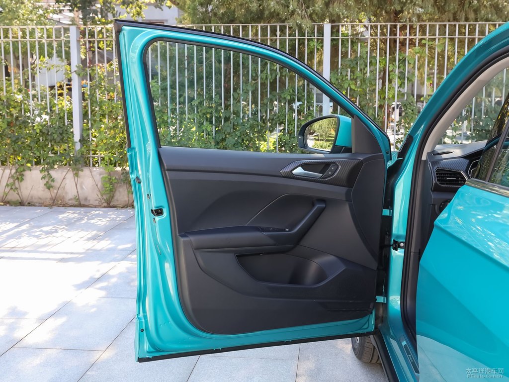 松石綠探影車廂內(nèi)飾圖片