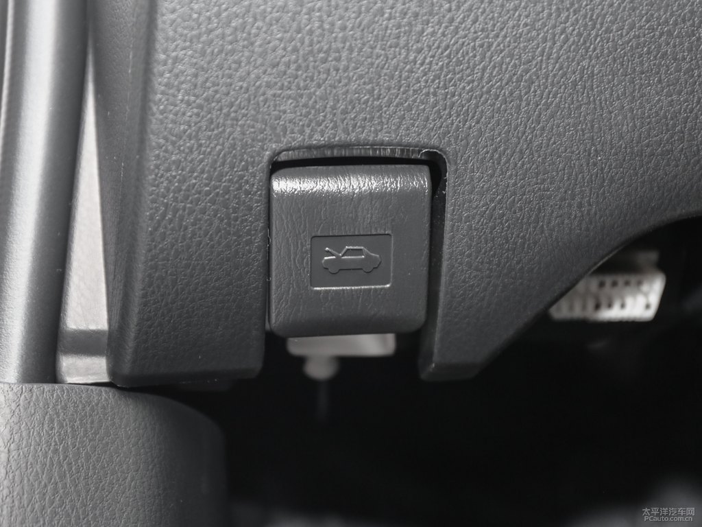 天際白YARiS L 致炫X中控內(nèi)飾圖片
