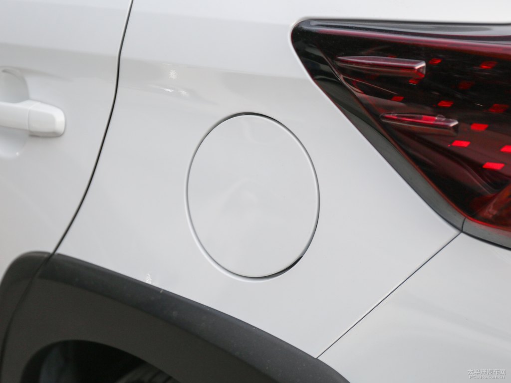 天際白YARiS L 致炫X車(chē)身外觀圖片