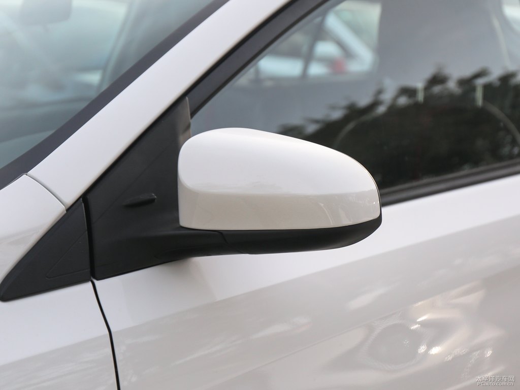 天際白YARiS L 致炫X車(chē)身外觀圖片