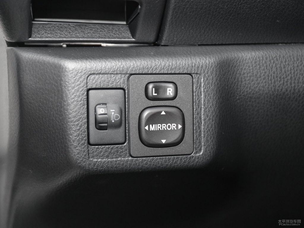 天際白YARiS L 致炫X中控內(nèi)飾圖片