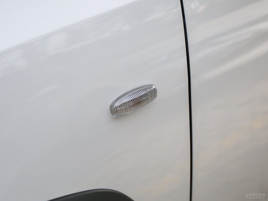 天際白YARiS L 致炫X車身外觀圖片