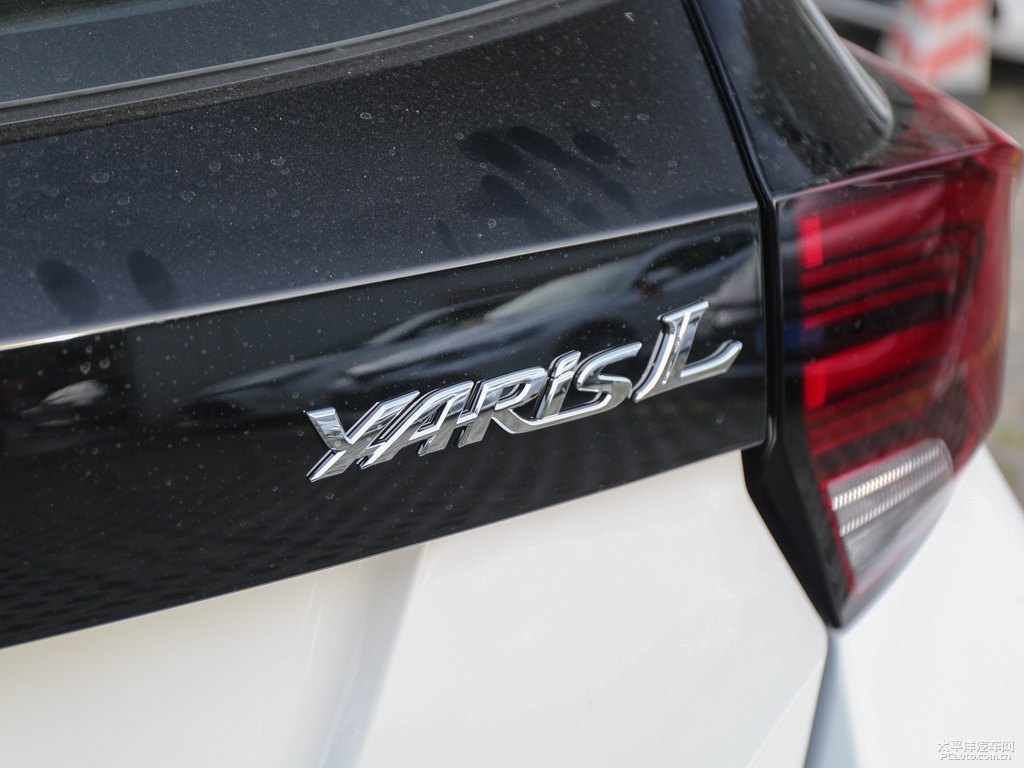 天際白YARiS L 致炫X車尾外觀圖片