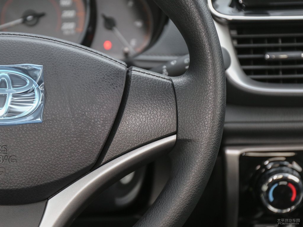 天際白YARiS L 致炫X中控內飾圖片