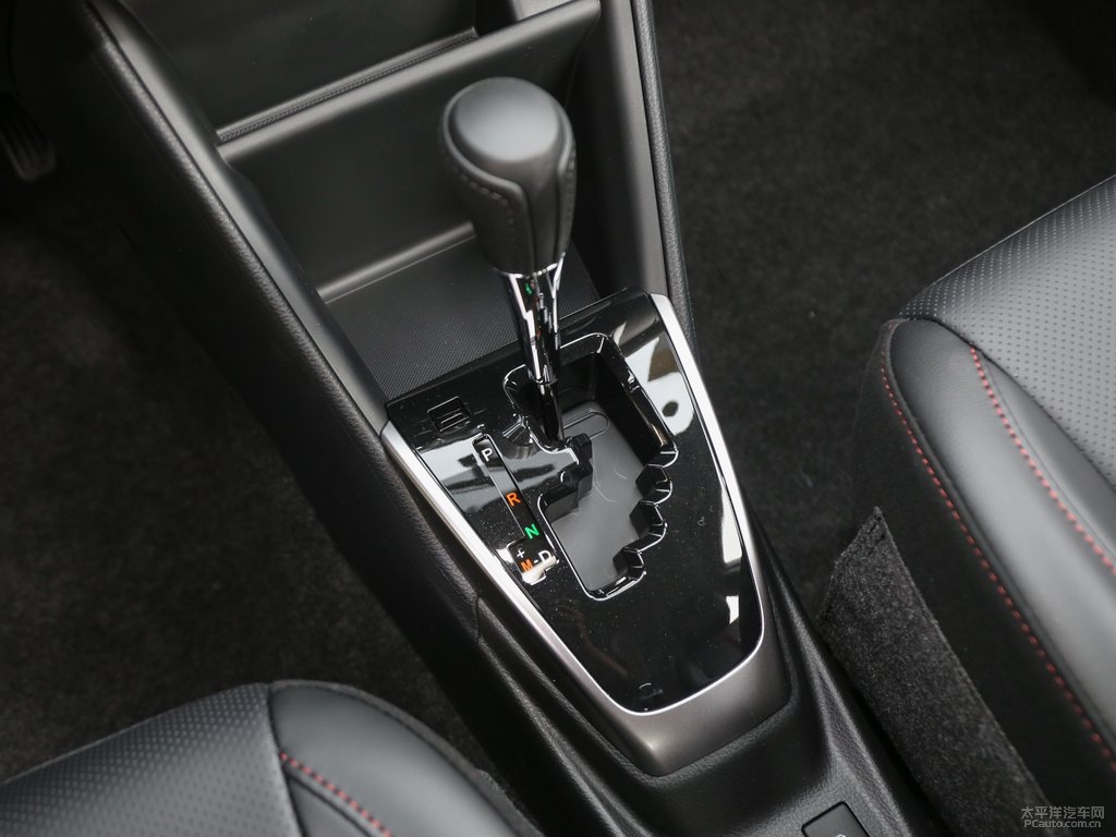 天際白YARiS L 致炫X中控內(nèi)飾圖片
