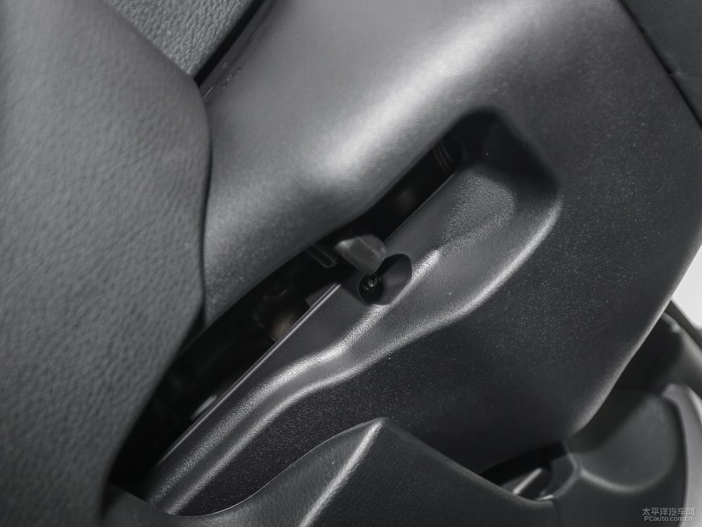 天際白YARiS L 致炫X中控內(nèi)飾圖片