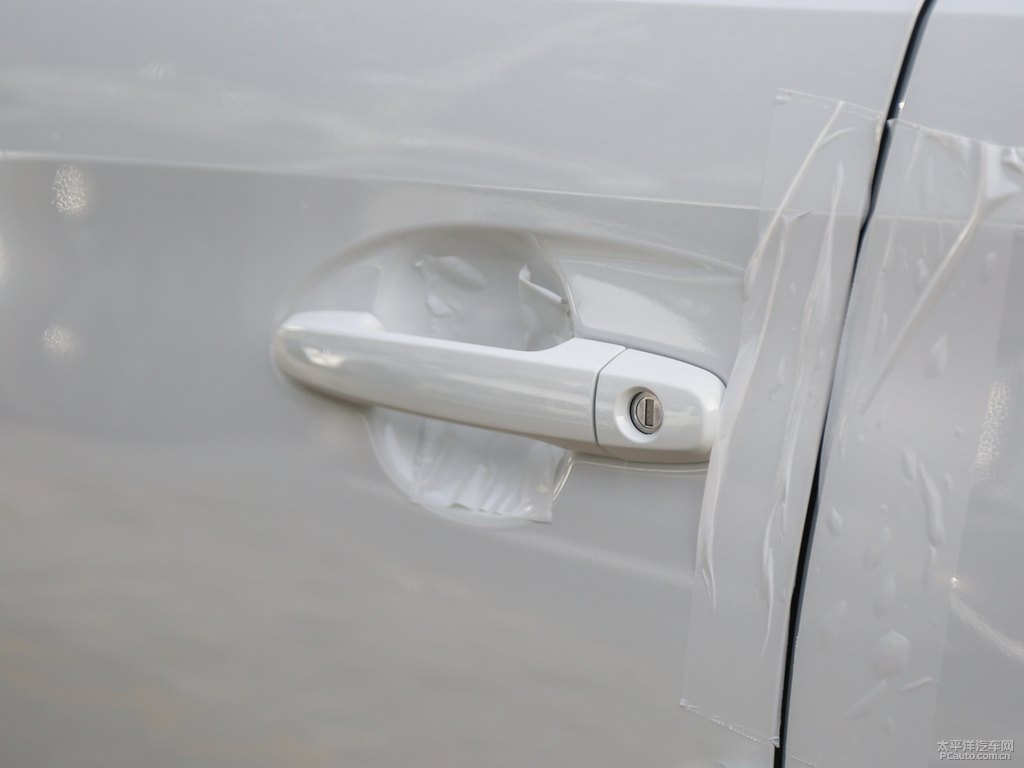 天際白YARiS L 致炫X車身外觀圖片