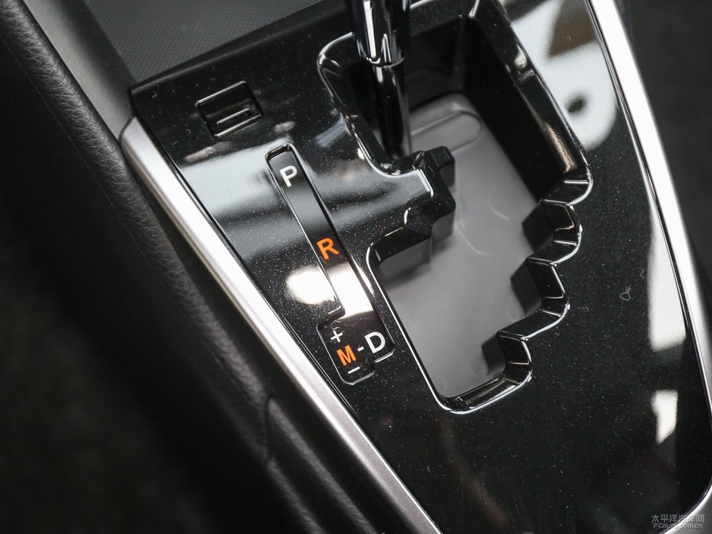 天際白YARiS L 致炫X中控內(nèi)飾圖片
