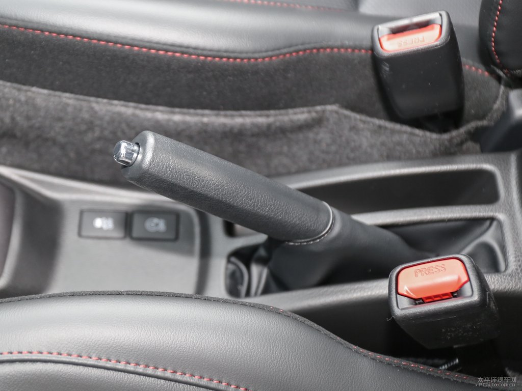 天際白YARiS L 致炫X中控內(nèi)飾圖片
