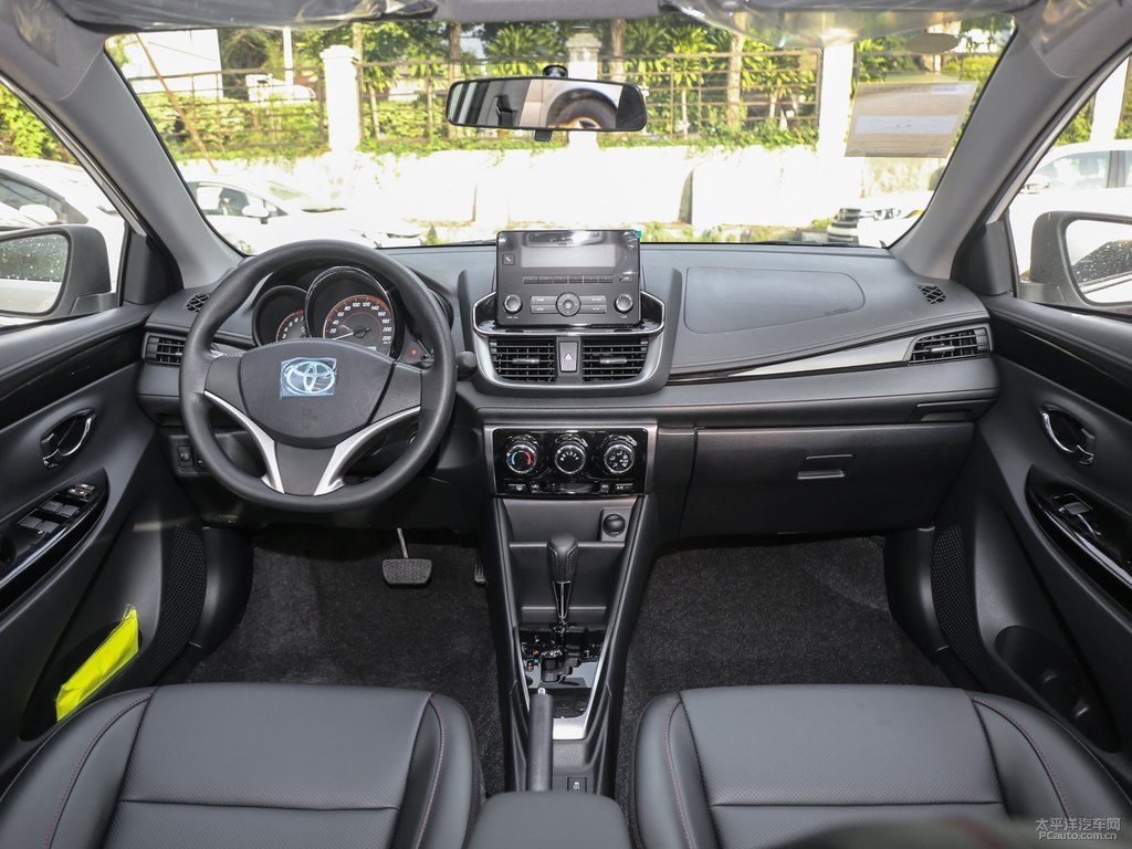 天際白YARiS L 致炫X中控內(nèi)飾圖片