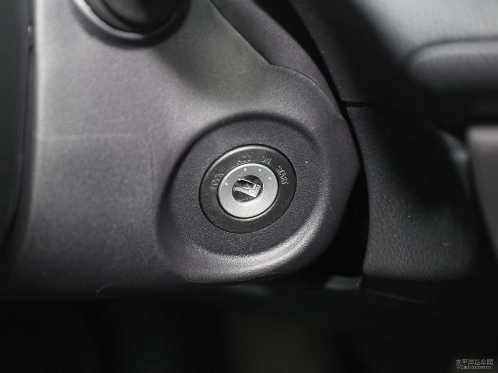 天際白YARiS L 致炫X中控內(nèi)飾圖片