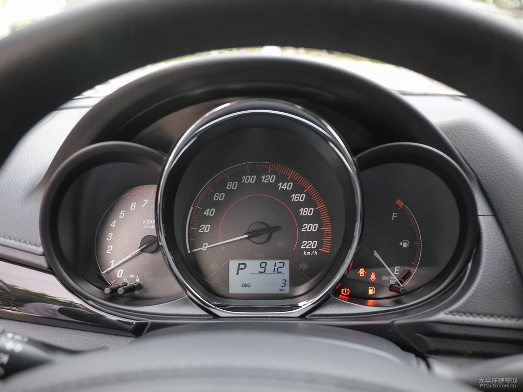 天際白YARiS L 致炫X中控內(nèi)飾圖片