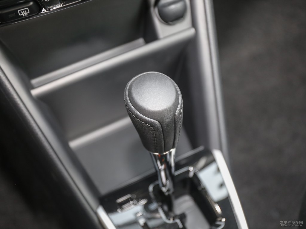 天際白YARiS L 致炫X中控內(nèi)飾圖片