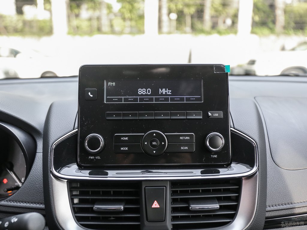 天際白YARiS L 致炫X中控內(nèi)飾圖片