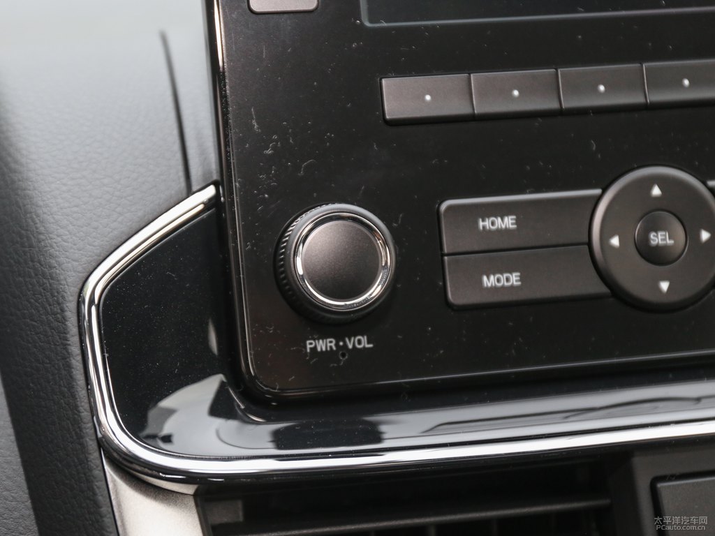 天際白YARiS L 致炫X中控內(nèi)飾圖片