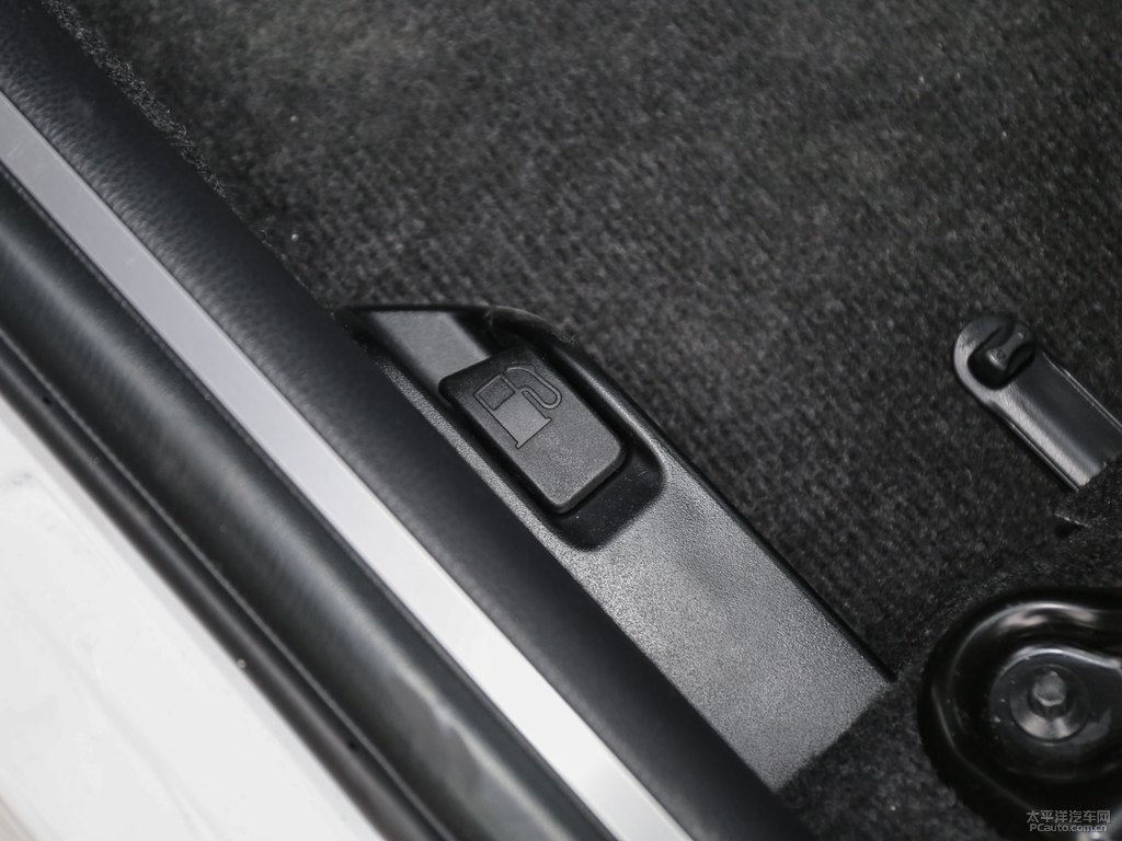 天際白YARiS L 致炫X中控內(nèi)飾圖片