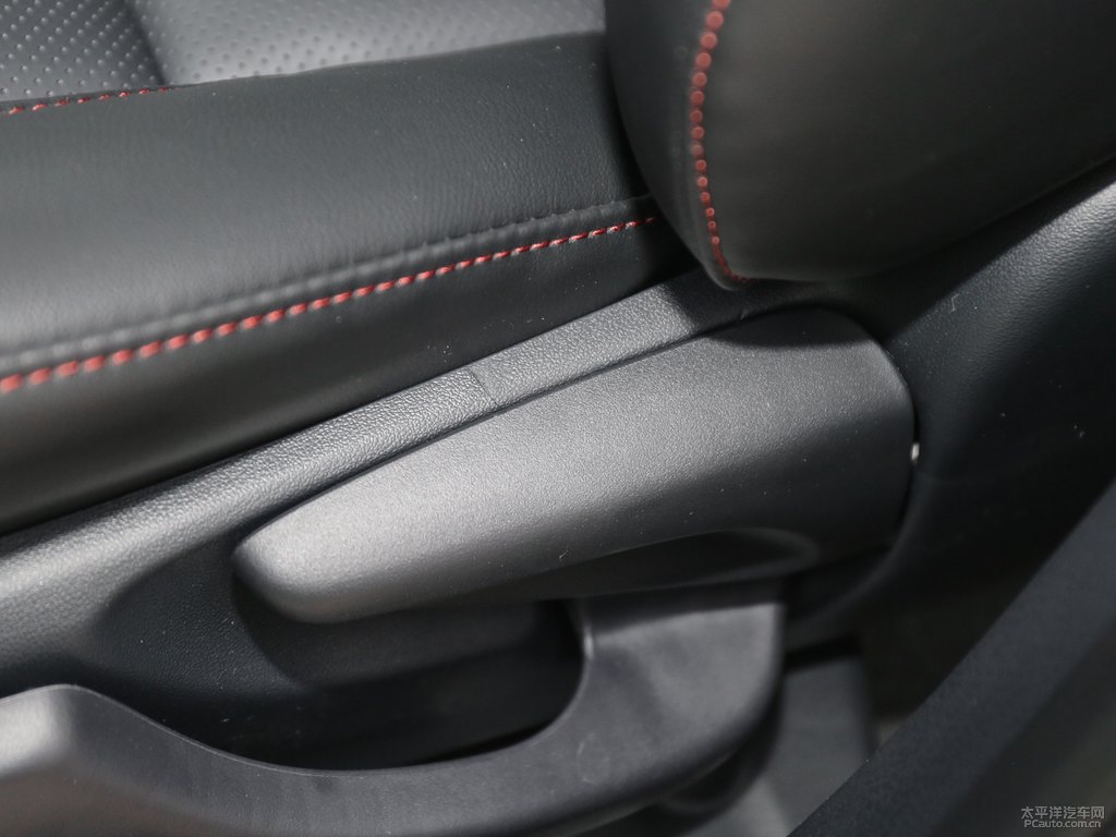 天際白YARiS L 致炫X座椅內(nèi)飾圖片