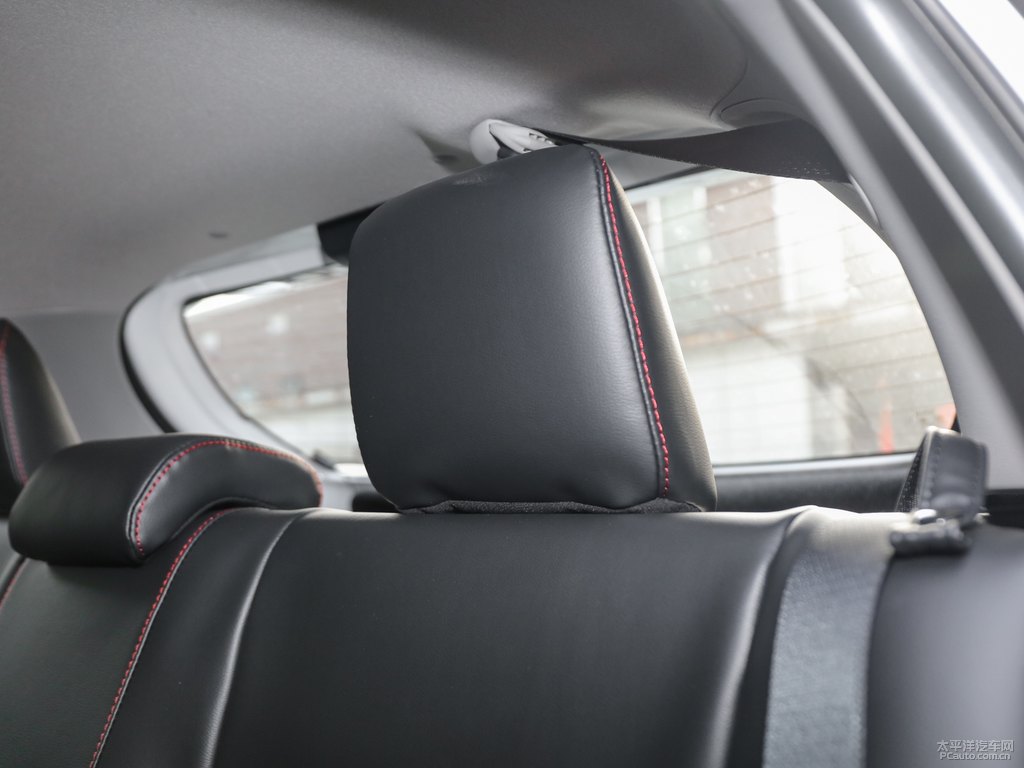 天際白YARiS L 致炫X座椅內(nèi)飾圖片
