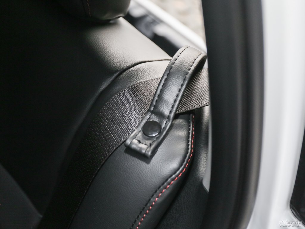 天際白YARiS L 致炫X座椅內(nèi)飾圖片